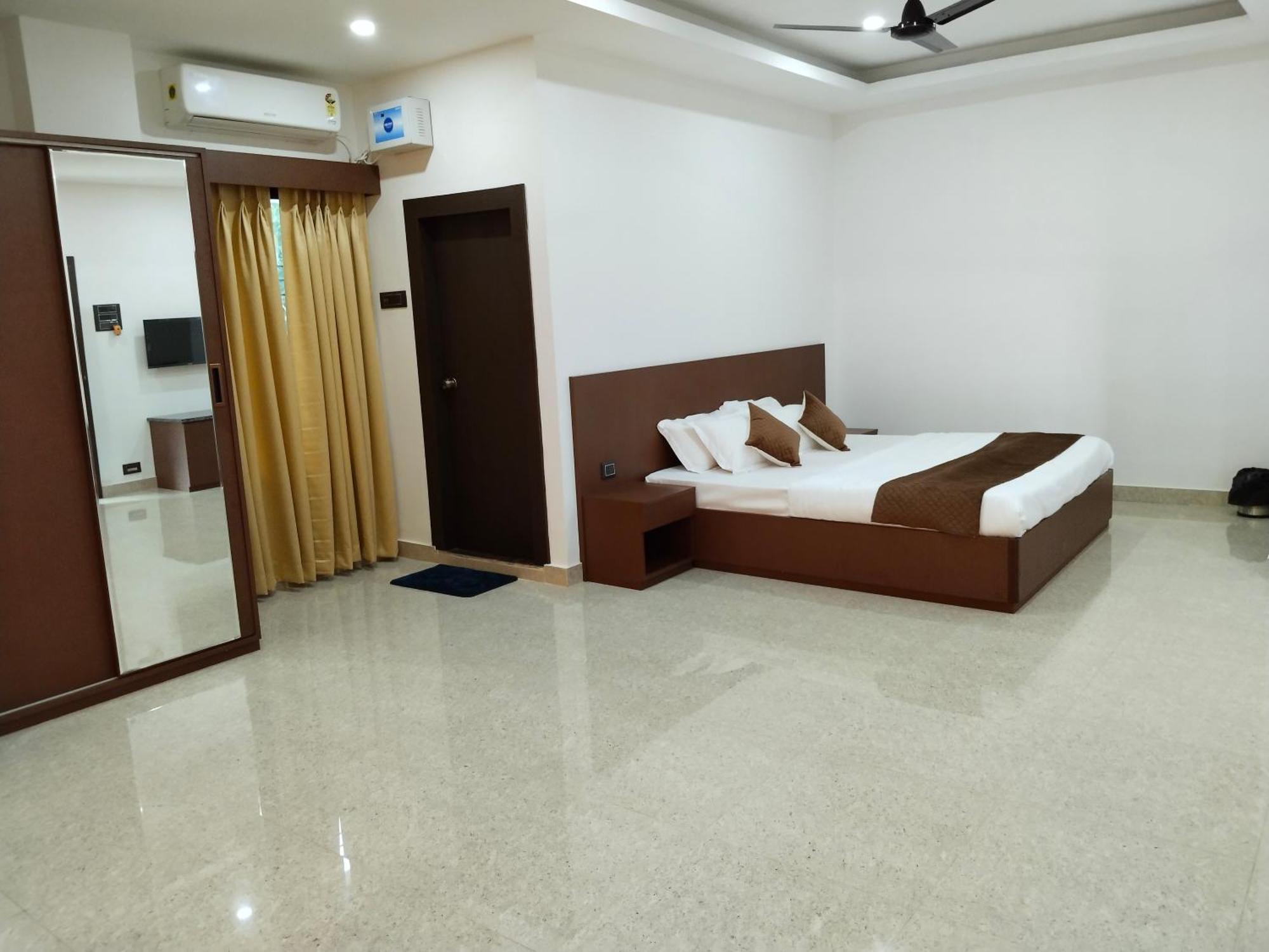 Griha Laxmi Hotel 디브루가르 외부 사진