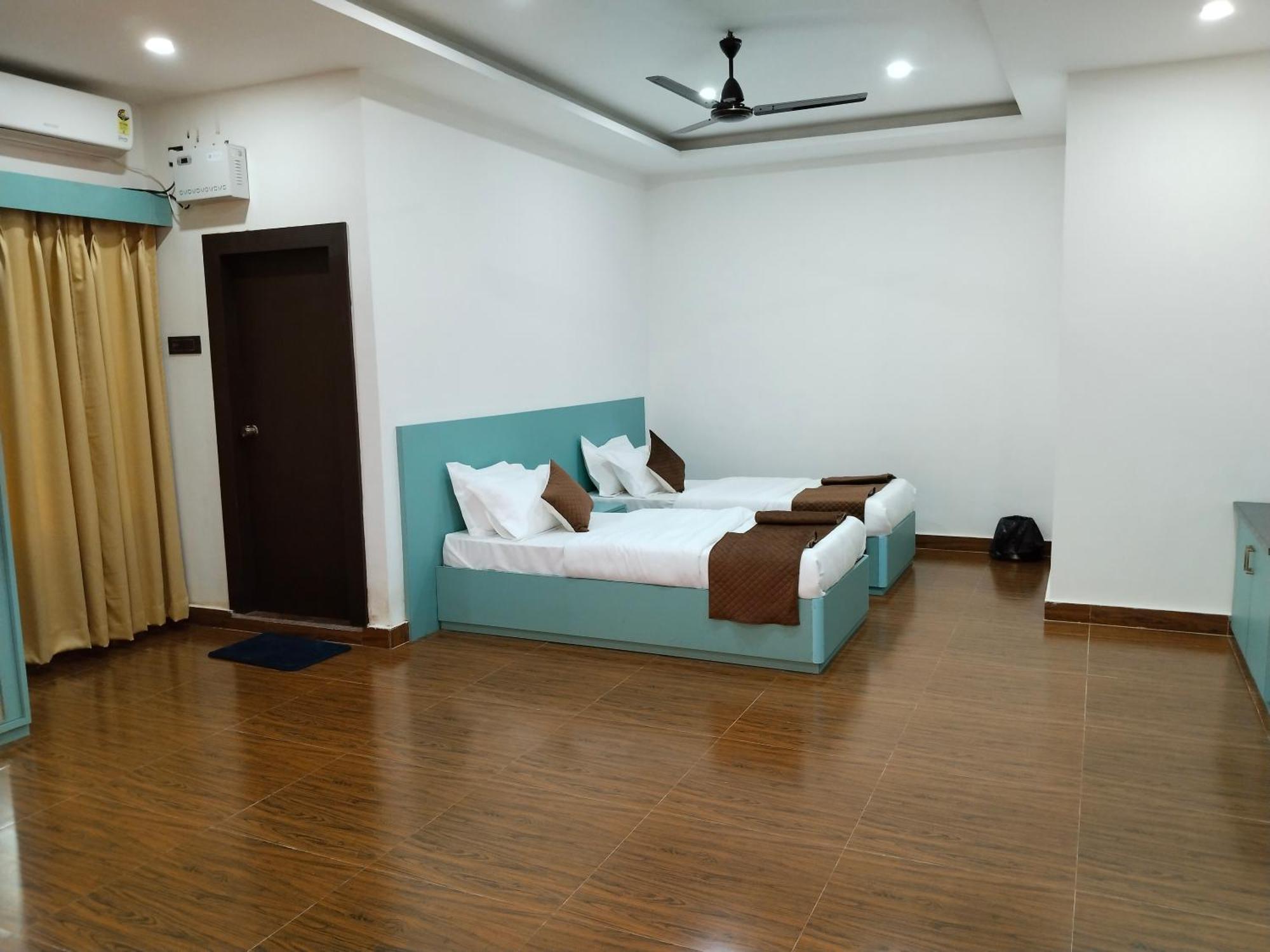 Griha Laxmi Hotel 디브루가르 외부 사진
